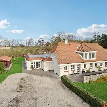 Gorgeous In With Kitchen Holiday home *