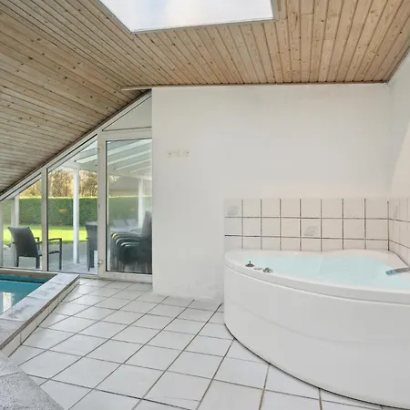 Feriehus Gorgeous In With Kitchen Otterup