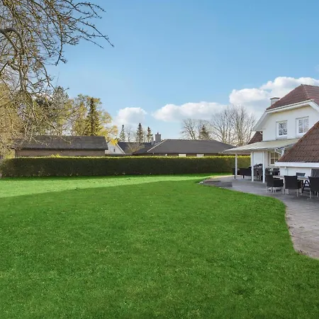 Prázdninový dům Gorgeous In With Kitchen